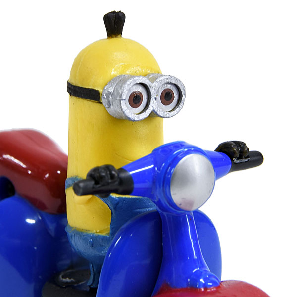 Vespa style Minions Scooter Miniature Model