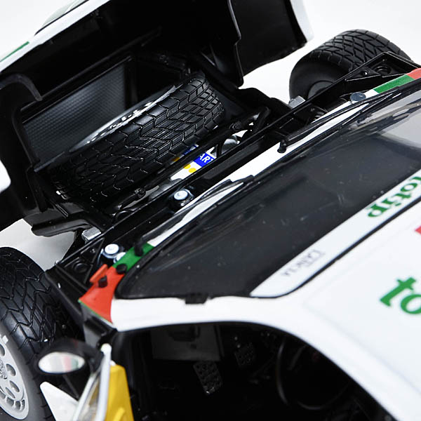 1/18 LANCIA RALLY 037 �ߥ˥��奢��ǥ�